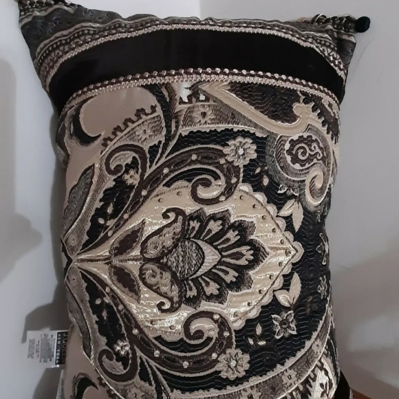 J Queen New York Paloma Boudoir Decorative pillow 21" x 15" - Picture 8 of 11